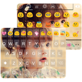 com.kkkeyboard.emoji.keyboard.theme.MyPhoto